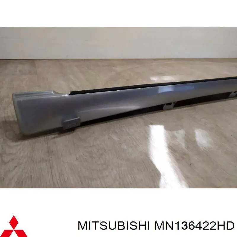 Placa sobreposta de estribo MN136422HD Mitsubishi