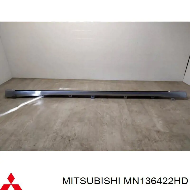 MN136422HD Mitsubishi Placa sobreposta de estribo