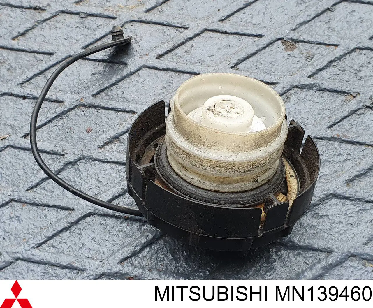 Tampa (tampão) do tanque de combustível Mitsubishi Pajero IV LONG V90