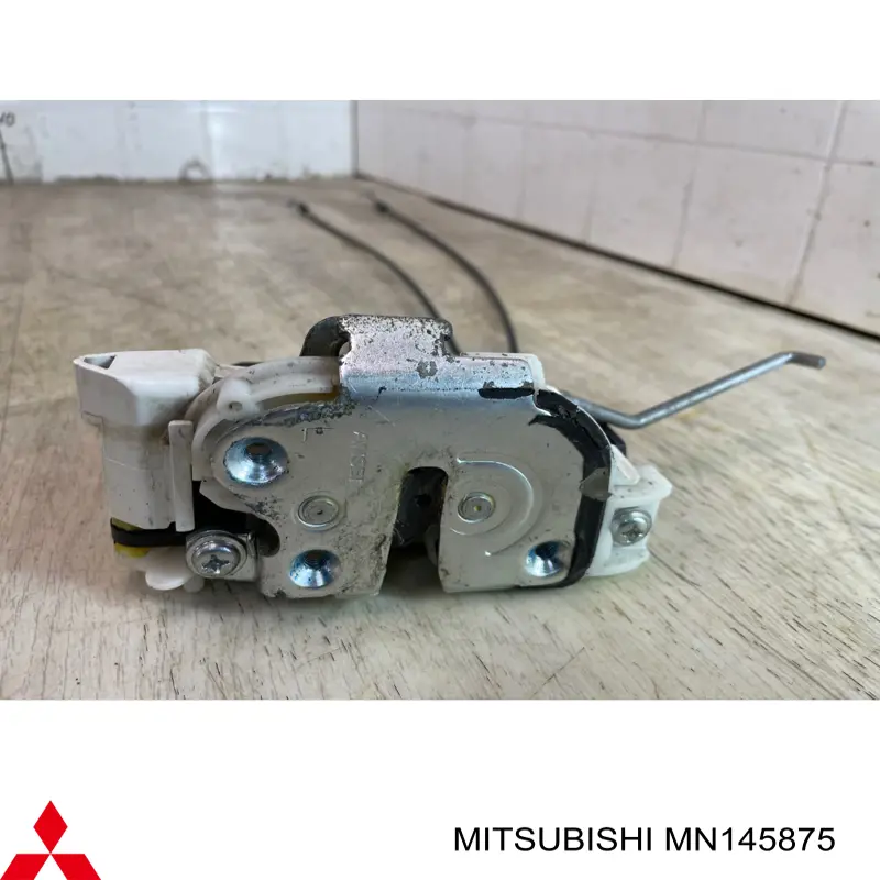 Compre MN145875 Mitsubishi Fecho da porta traseira esquerda