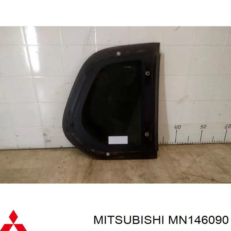 Compre 6131A244 Mitsubishi Vidro de carroçaria (da seção de bagagem) direito