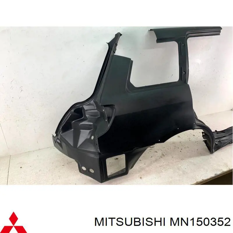 MN150352 Mitsubishi Pára-lama traseiro direito