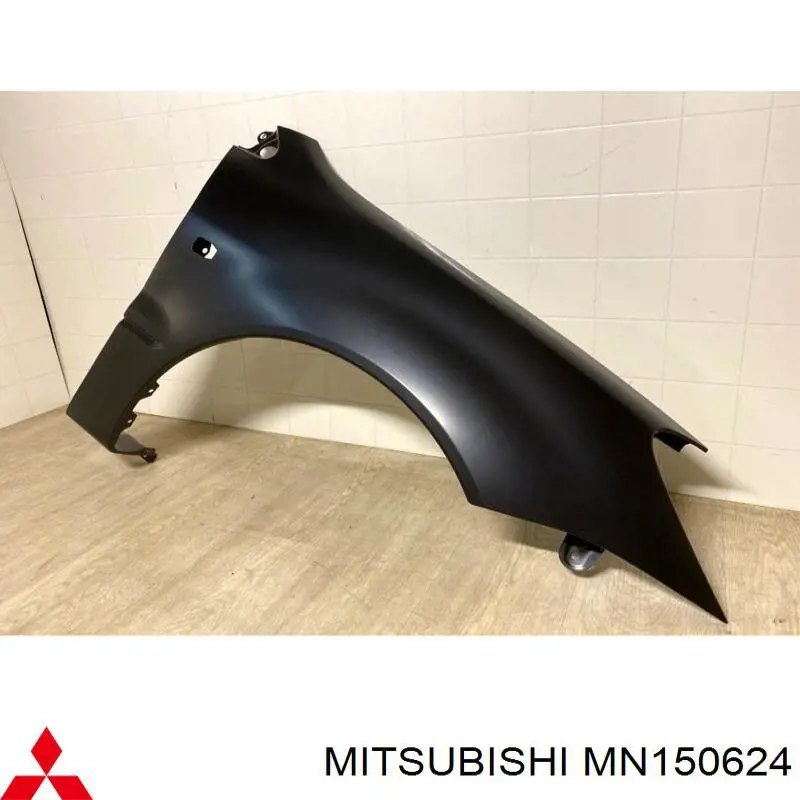 MN150624 Mitsubishi Pára-lama dianteiro direito