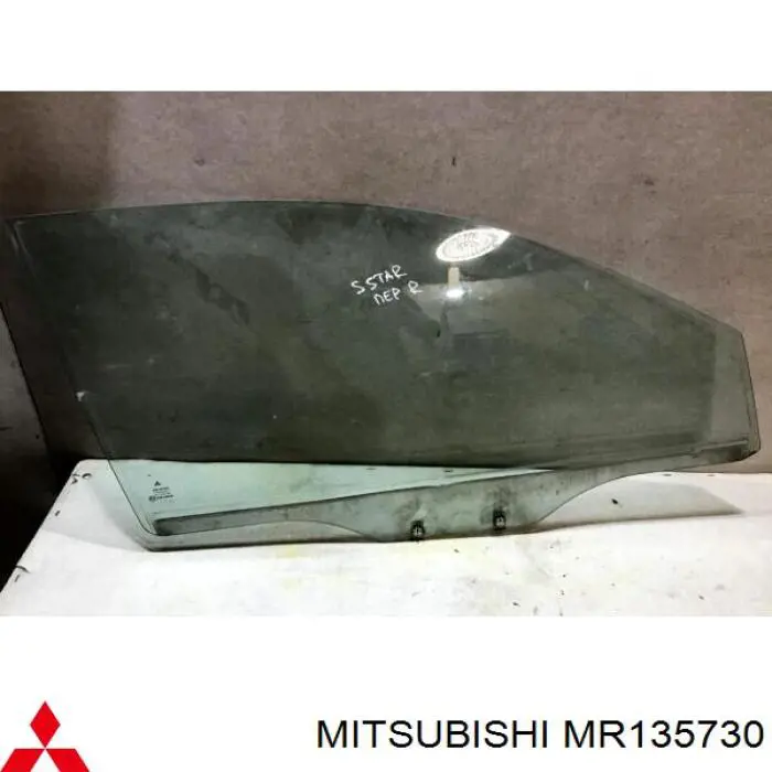MR135730 Mitsubishi Vidro da porta dianteira direita