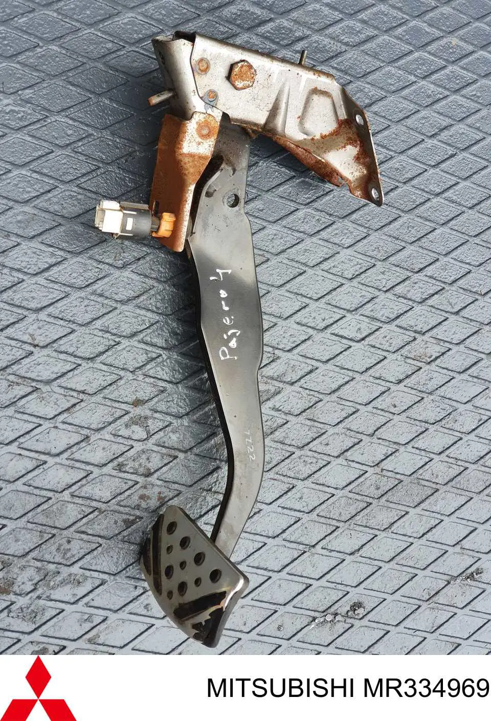 MR334969 Mitsubishi Placa sobreposta de pedal do freio