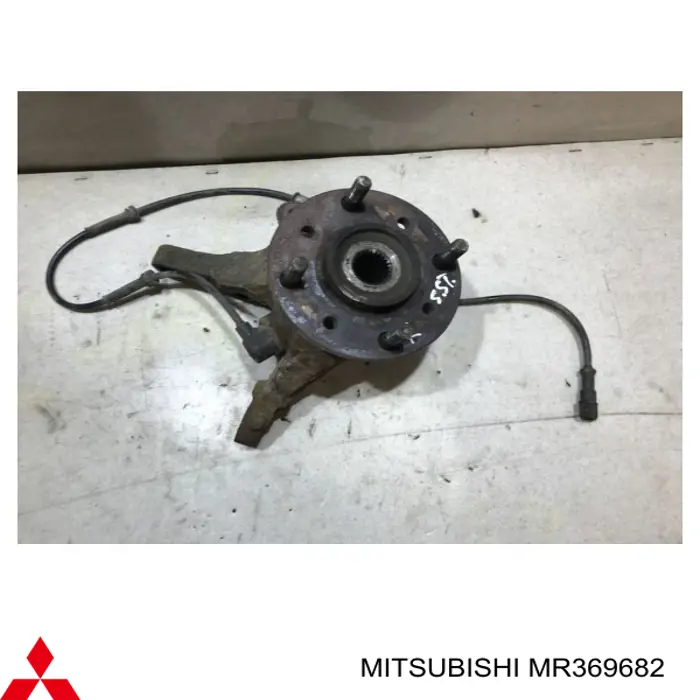 MR369682 Mitsubishi Pino moente (extremidade do eixo) dianteiro direito