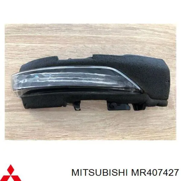 MR407427 Mitsubishi Kit de reparação de suporte do freio dianteiro