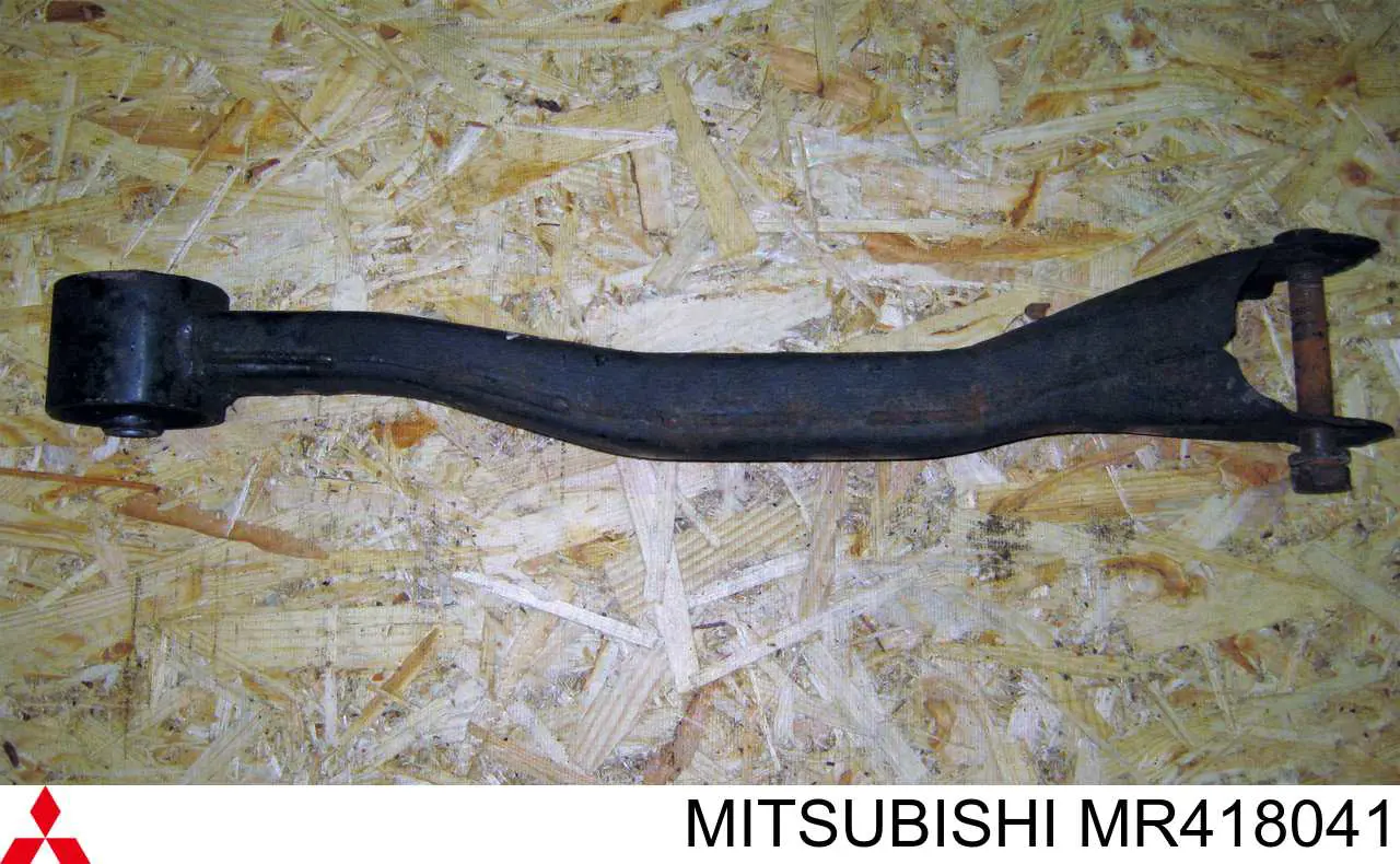Braço oscilante (tração) longitudinal inferior direito de suspensão traseira Mitsubishi MR418041 preço, a partir de 119,90 USD