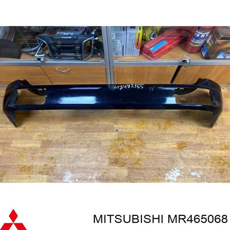 MN161868 Mitsubishi Pára-choque traseiro