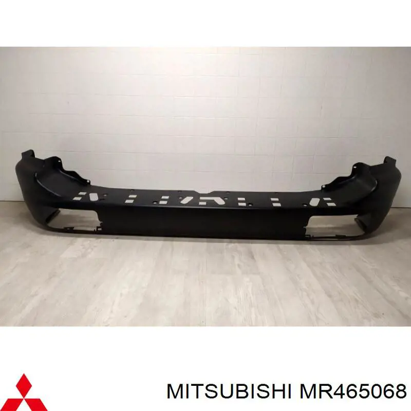 MR465068 Mitsubishi Pára-choque traseiro