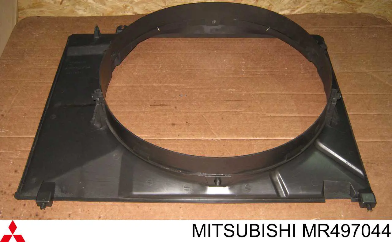 MR497044 Mitsubishi Difusor do radiador de esfriamento