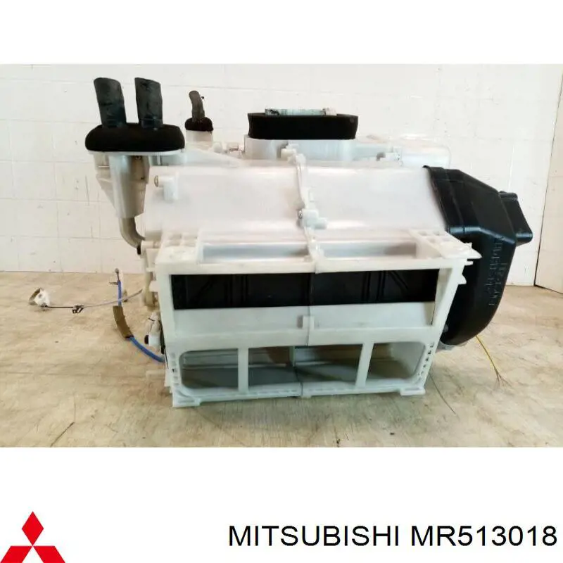 MR513018 Mitsubishi Caixa de ventilador de forno (de aquecedor de salão), montada