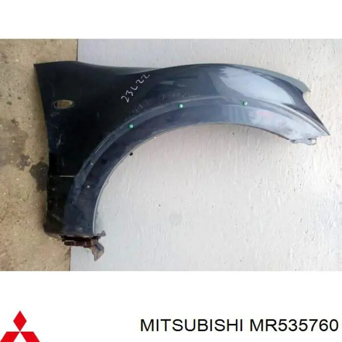 MR535760 Mitsubishi Pára-lama dianteiro direito