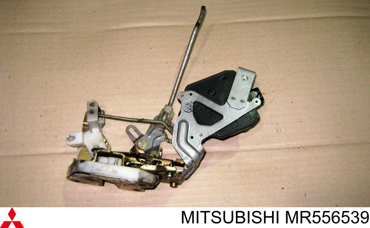 MR556539 Mitsubishi Fecho de tampa de porta-malas (de 3ª/5ª porta traseira)