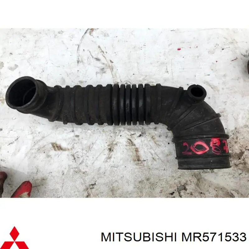 MR571533 Mitsubishi Cano derivado de ar, saída de filtro de ar
