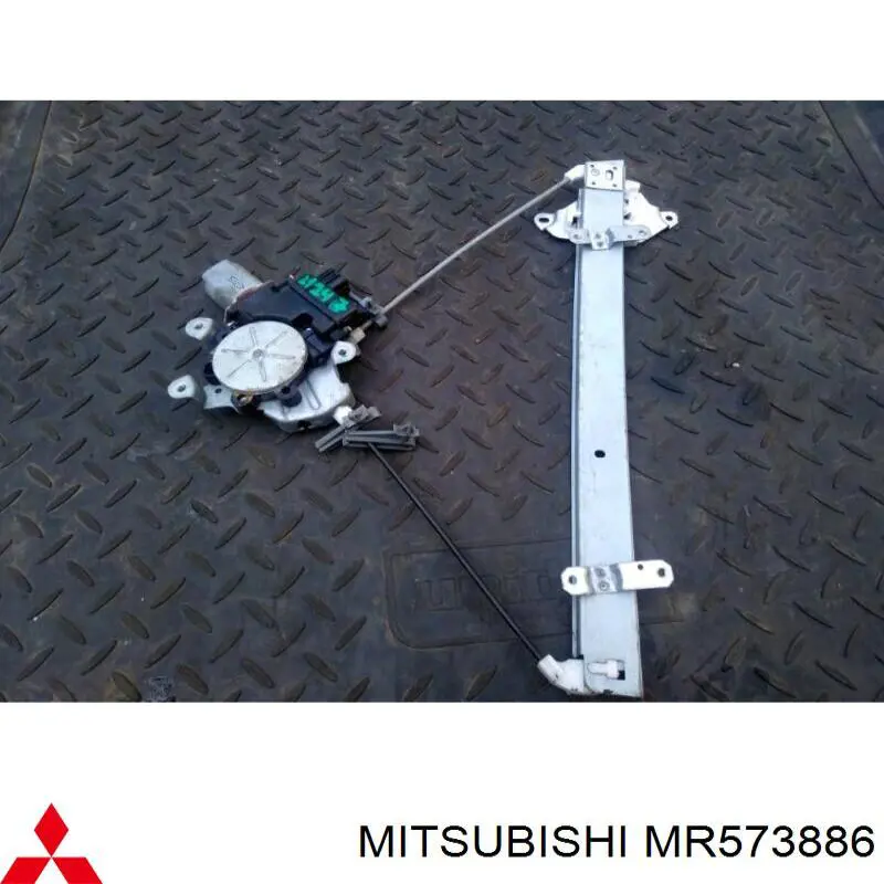 MR573886 Mitsubishi Motor de acionamento de vidro da porta dianteira direita