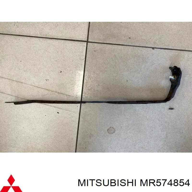 Consola direita do pára-choque traseiro Mitsubishi MR574854 preço, a partir de 35,50 USD