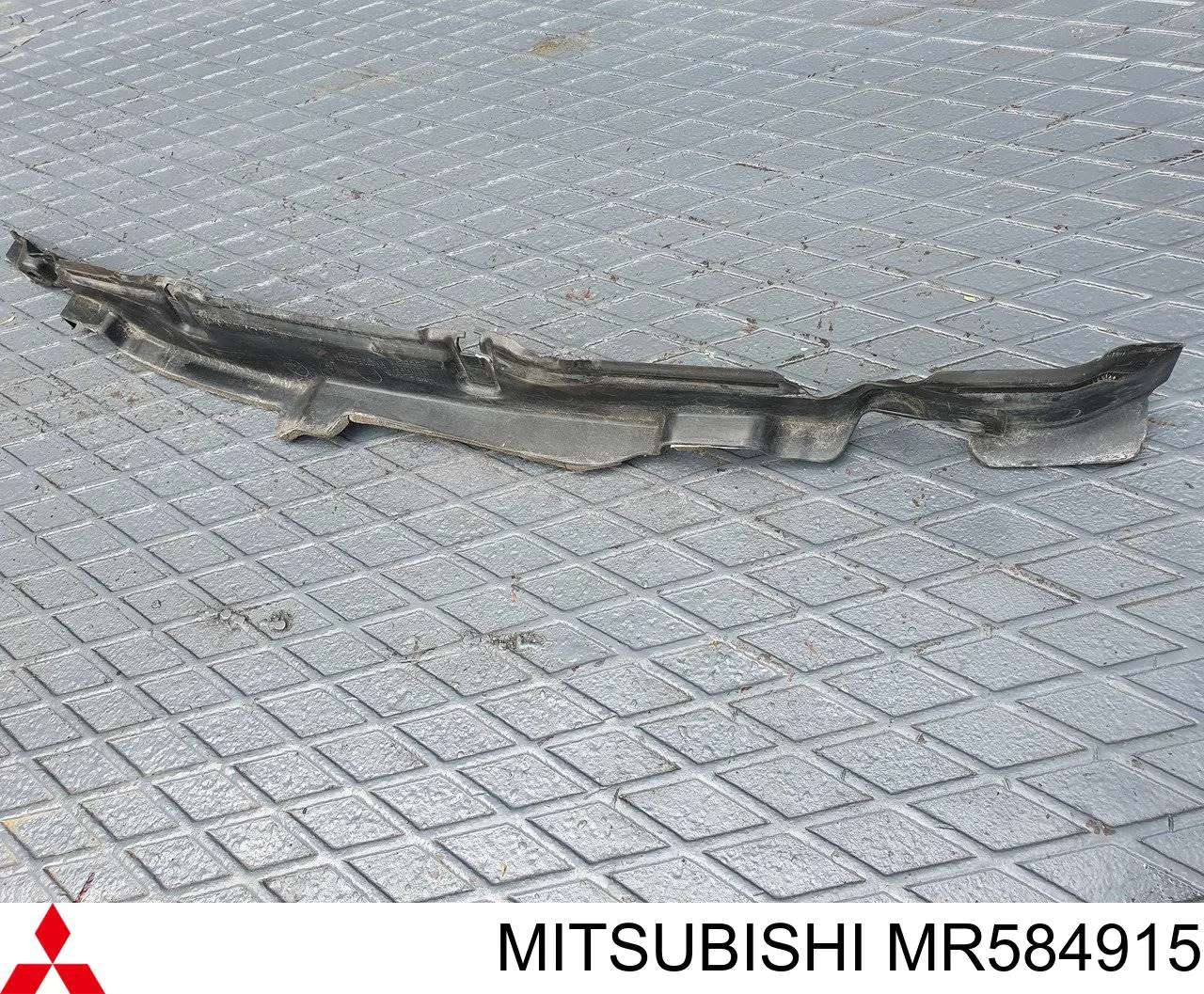 MR584915 Mitsubishi Compactador do pára-lama