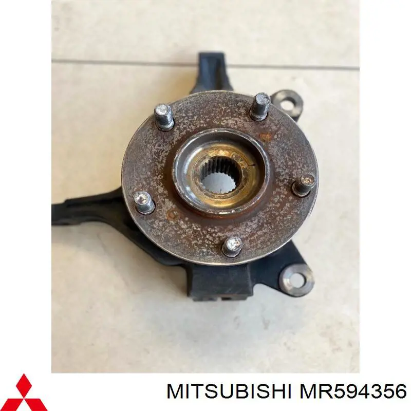 MR594356 Mitsubishi Pino moente (extremidade do eixo) dianteiro direito