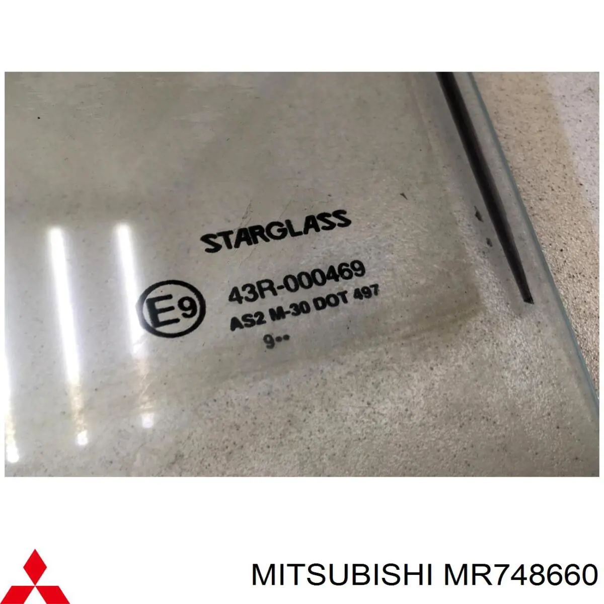 MR748660 Mitsubishi Vidro da porta dianteira esquerda