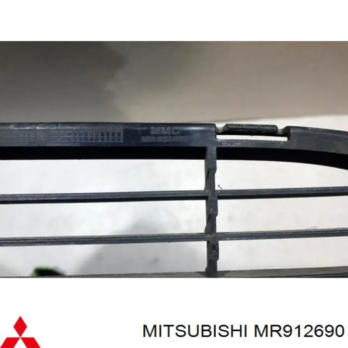 Grelha inferior do pára-choque dianteiro Mitsubishi MR912690 preço, a partir de 28,98 USD