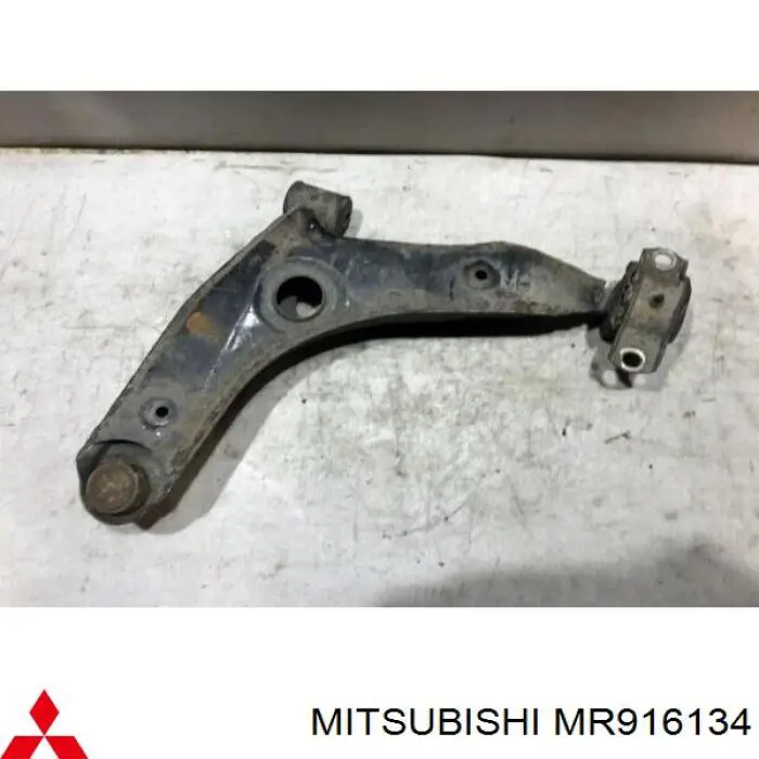 Compre MR916134 Mitsubishi Braço oscilante inferior direito de suspensão dianteira