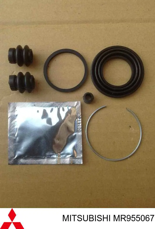 MR955067 Mitsubishi Kit de reparação de suporte do freio traseiro
