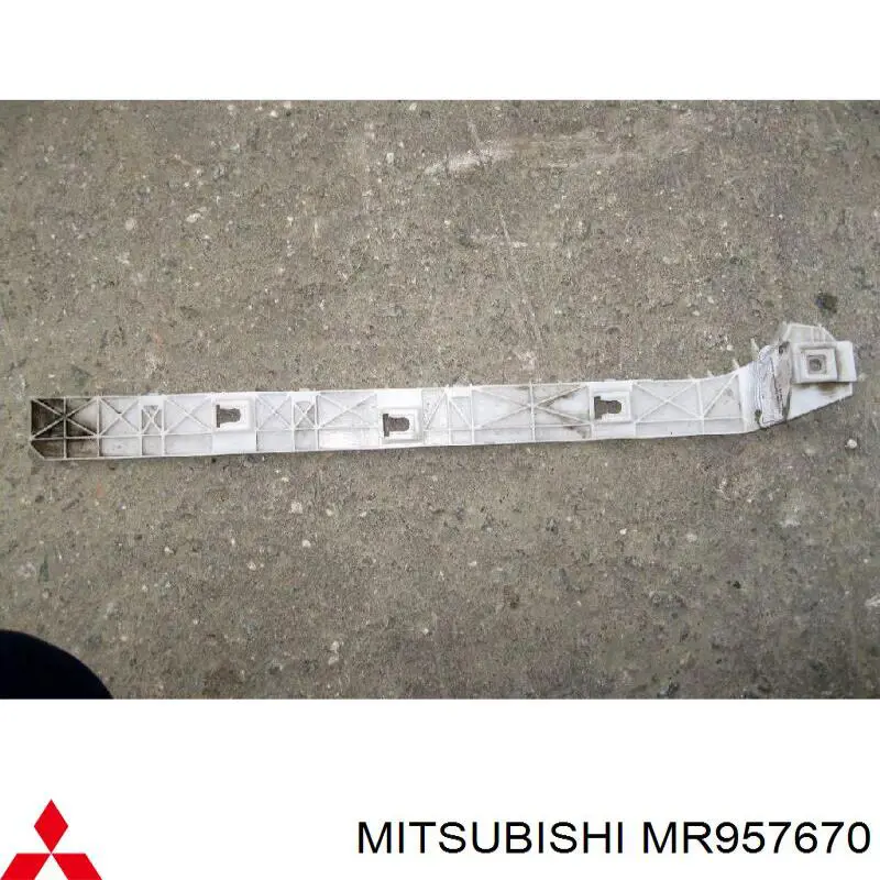 Consola direita do pára-choque traseiro externo Mitsubishi MR957670 preço, a partir de 32,19 USD