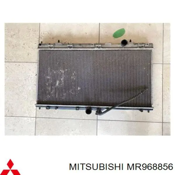 Compre MR968856 Mitsubishi Radiador de esfriamento de motor