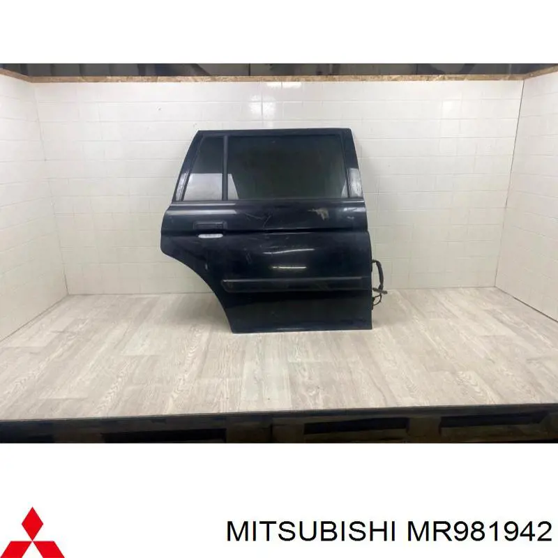 MR981912 Mitsubishi Porta traseira direita