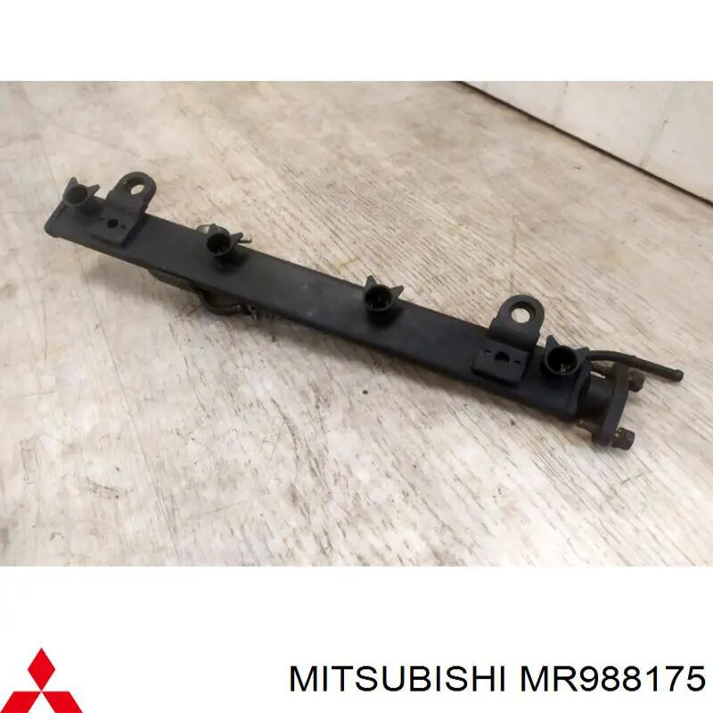 MR988175 Mitsubishi Distribuidor de combustível (rampa)