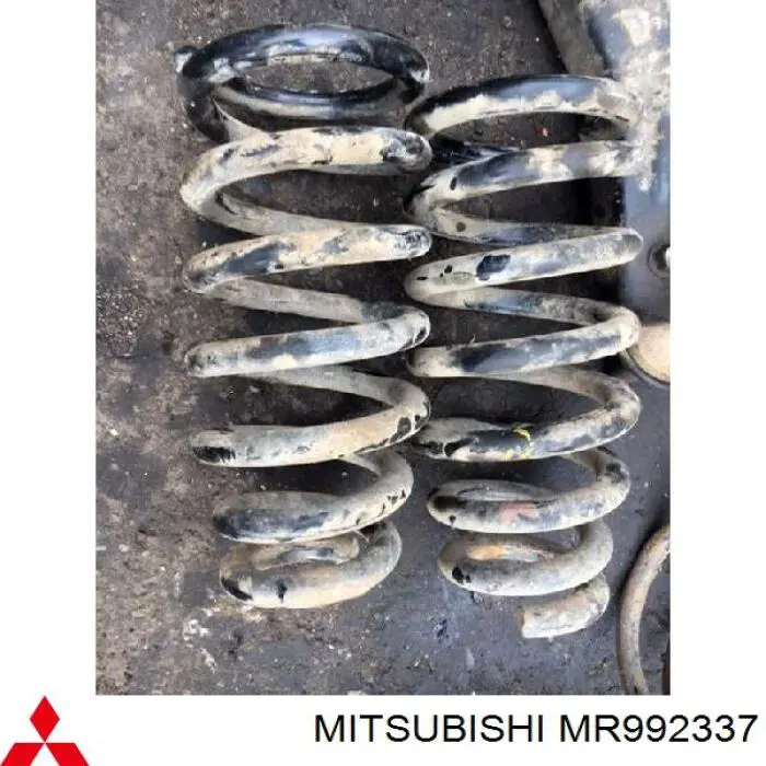 MR992337 Mitsubishi Mola dianteira