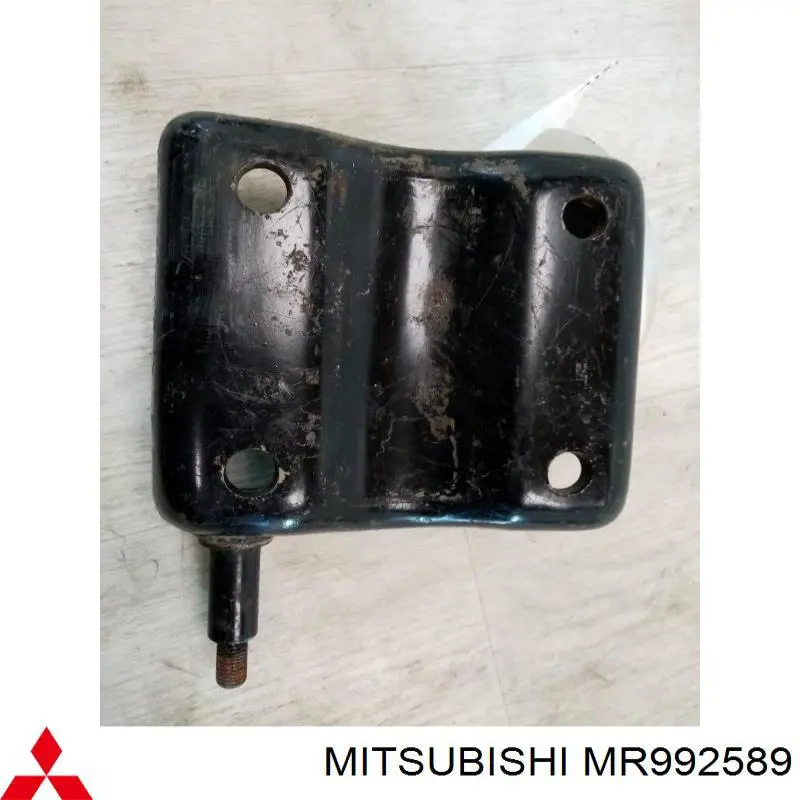 MR992589 Mitsubishi Consola da suspensão de lâminas do eixo traseiro