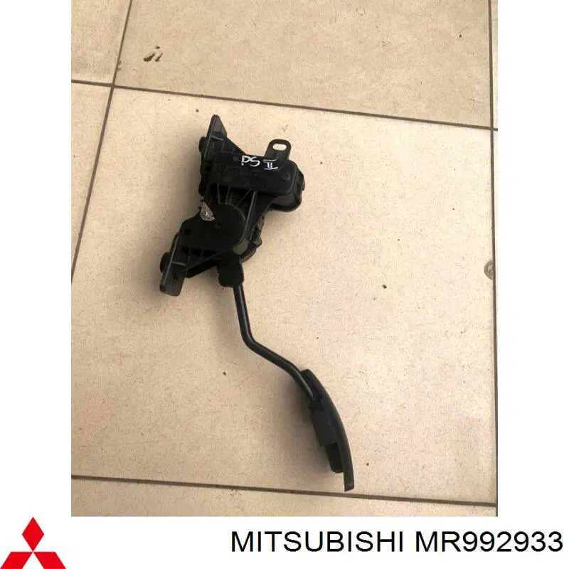 MR992933 Mitsubishi Pedal de gás (de acelerador)