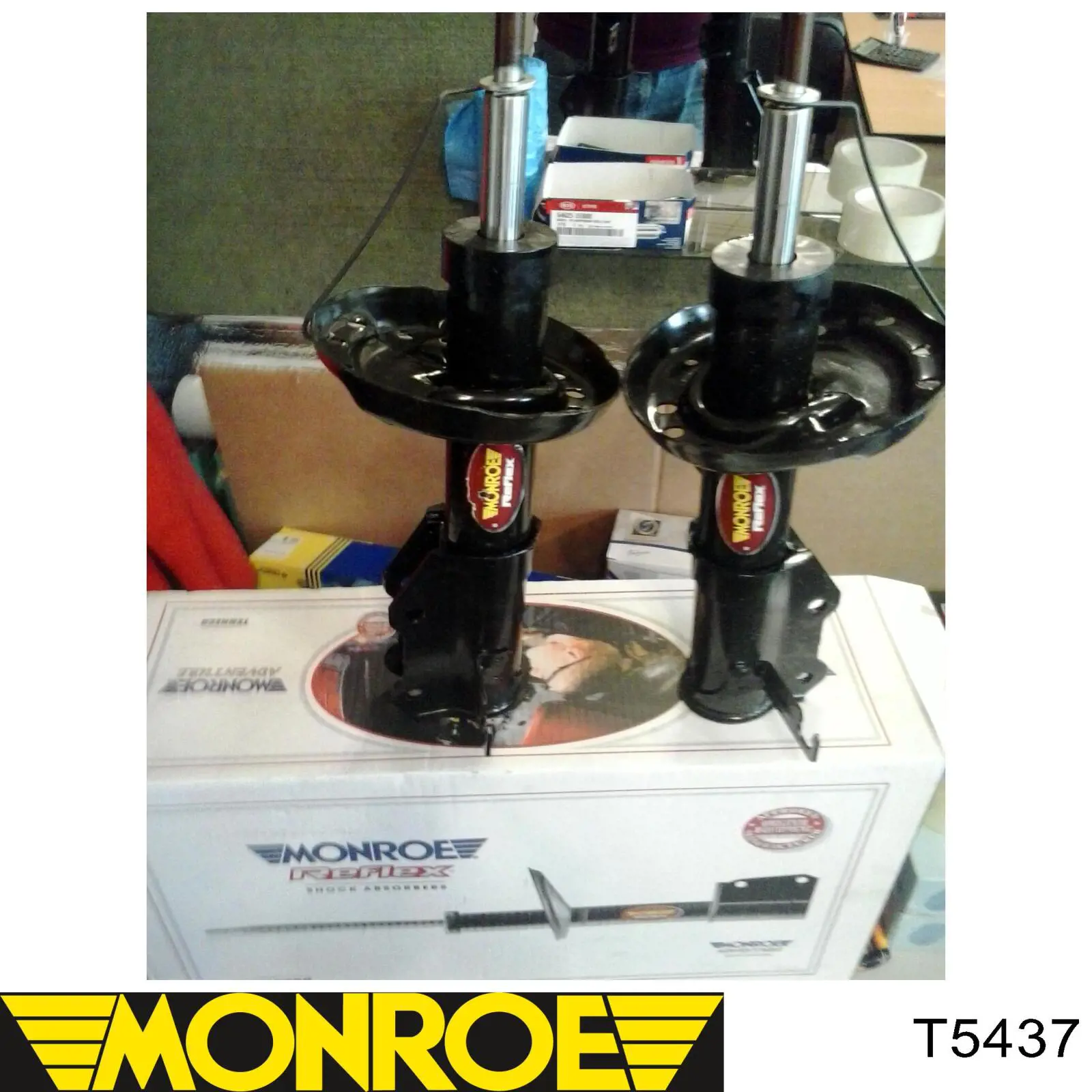 KB8T34700 Mazda Amortecedor traseiro