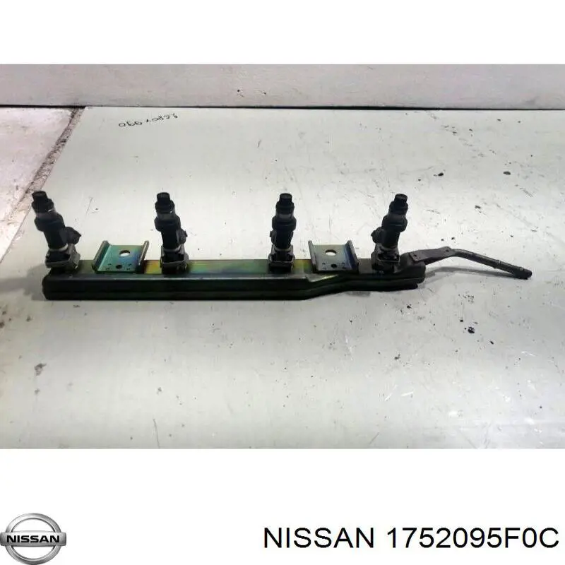 1752095F0C Nissan/Infiniti Distribuidor de combustível (rampa)