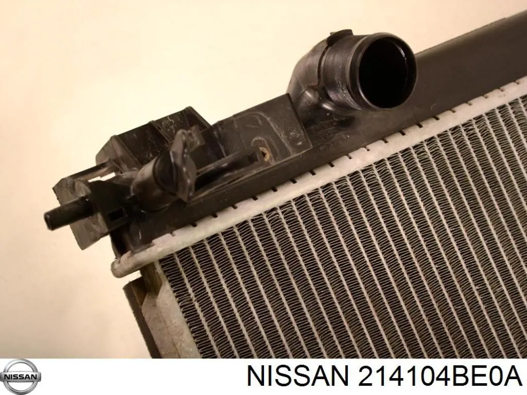 Radiador de esfriamento de motor Renault (RVI) 214104BD0A