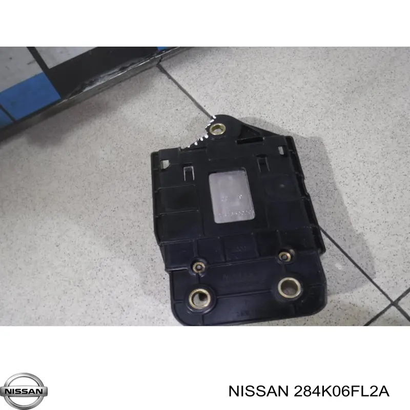 284K06FL2A Nissan/Infiniti Sensor traseiro de controlo da zona morta