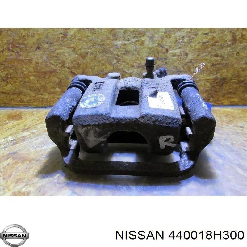 440018H300 Nissan/Infiniti Suporte do freio traseiro direito