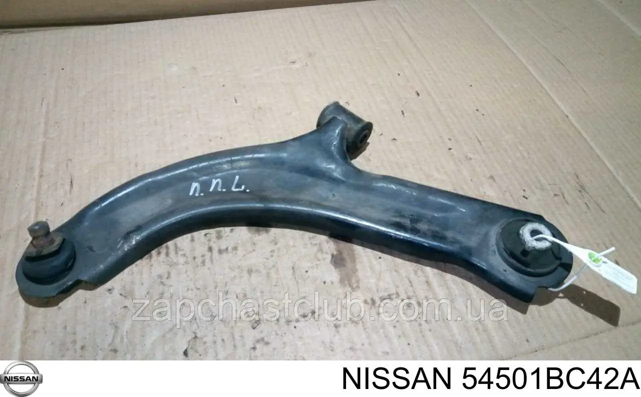 54501BC42A Nissan/Infiniti Braço oscilante inferior esquerdo de suspensão dianteira