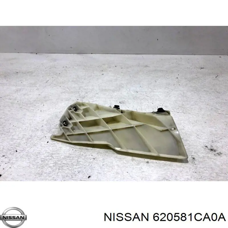 620581CA0A Nissan/Infiniti Consola do pára-choque dianteiro direito