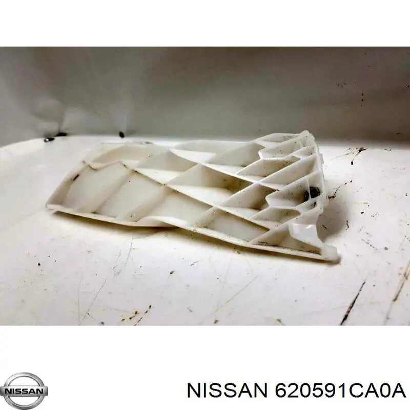 620591CA0A Nissan/Infiniti Consola do pára-choque dianteiro esquerdo