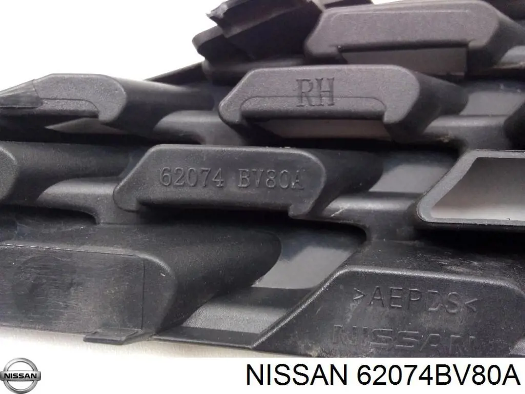 62074BV80A Nissan/Infiniti Grelha do radiador direita