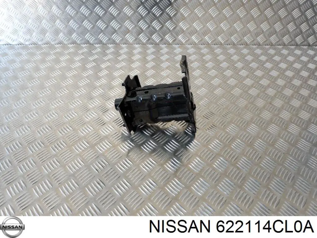622114CL0A Nissan/Infiniti Consola de reforçador do pára-choque dianteiro