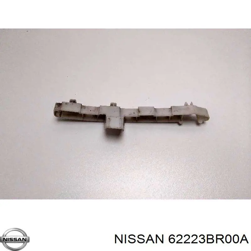 62223BR00A Nissan/Infiniti Consola do pára-choque dianteiro esquerdo