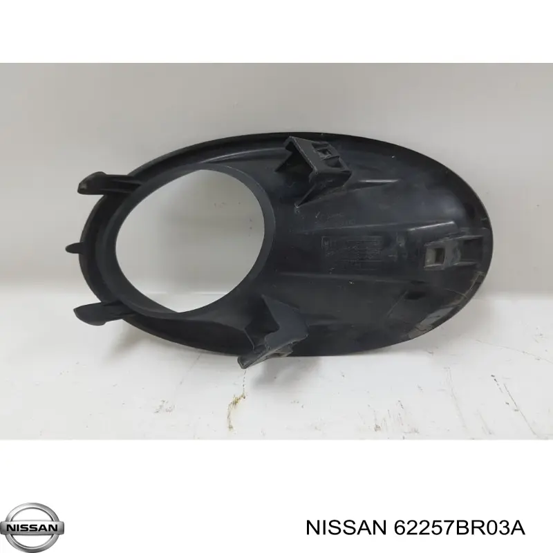 Tampão (grelha) das luzes de nevoeiro do pára-choque dianteiro esquerdo Nissan/Infiniti 62257BR03A preço, a partir de 6,99 USD