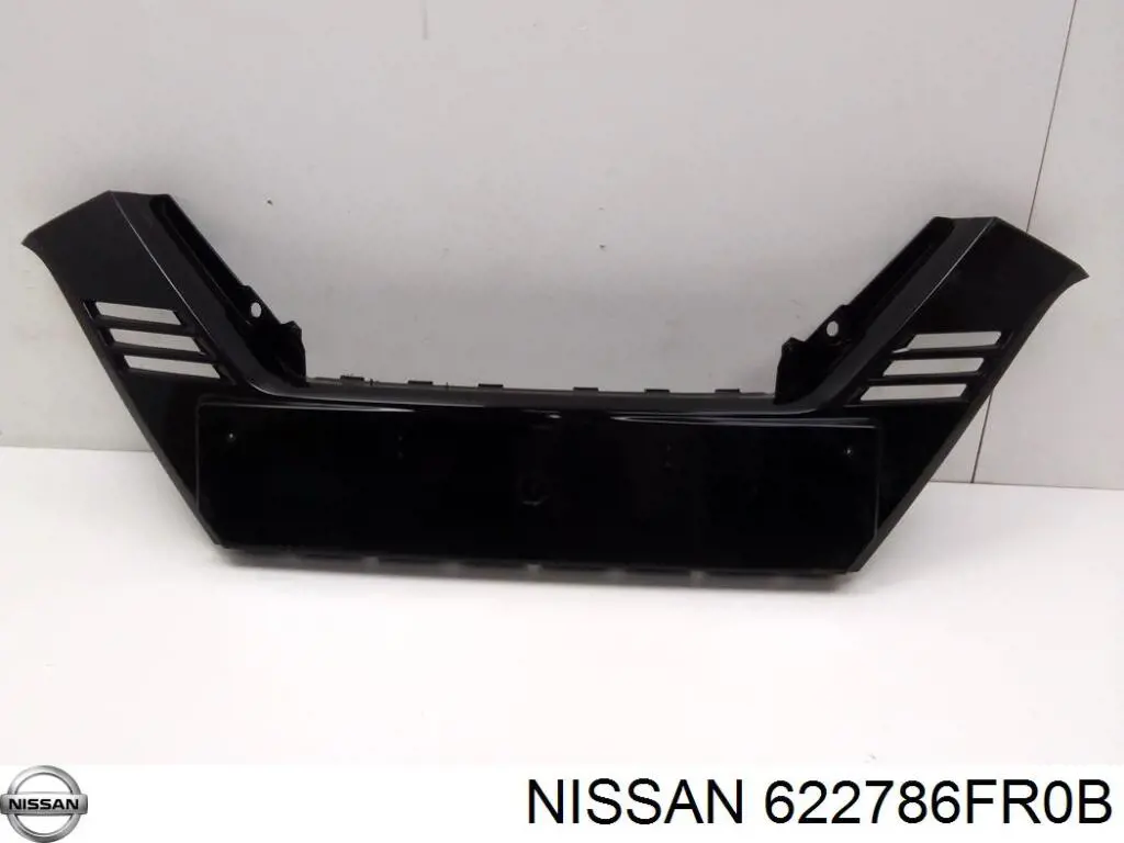 622786FR0B Nissan/Infiniti Moldura central do pára-choque dianteiro