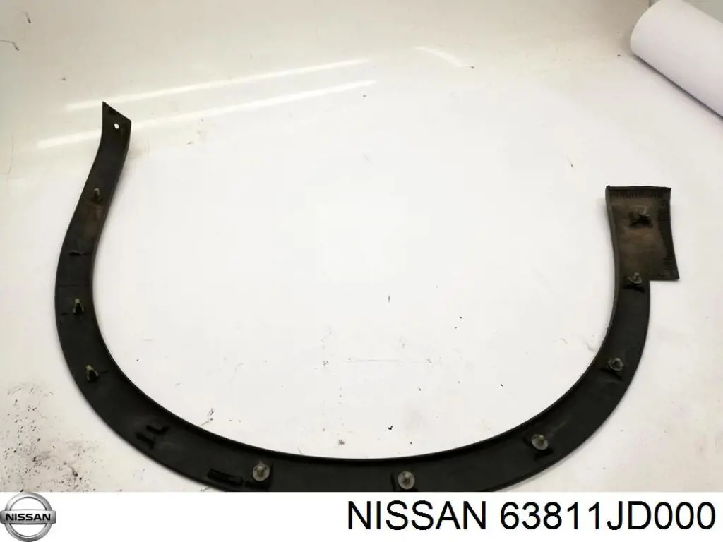 63811JD000 Nissan/Infiniti Expansor (placa sobreposta) de arco do pára-lama dianteiro esquerdo