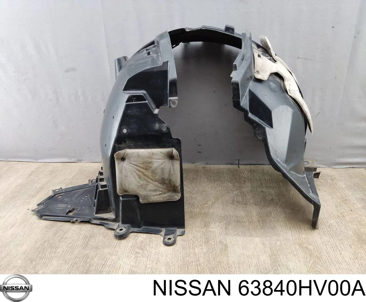 63840HV00A Nissan/Infiniti Guarda-barras direito do pára-lama dianteiro