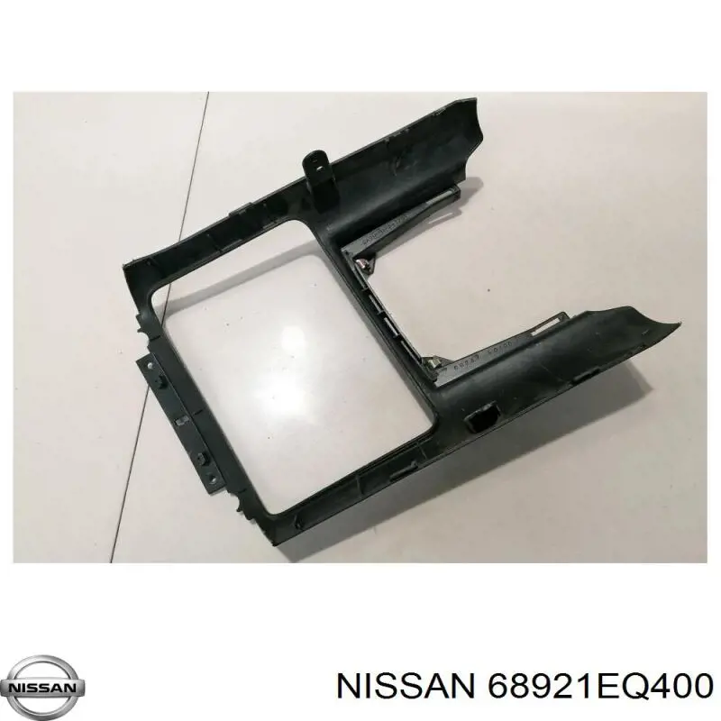 Compre 68921EQ400 Nissan/Infiniti 